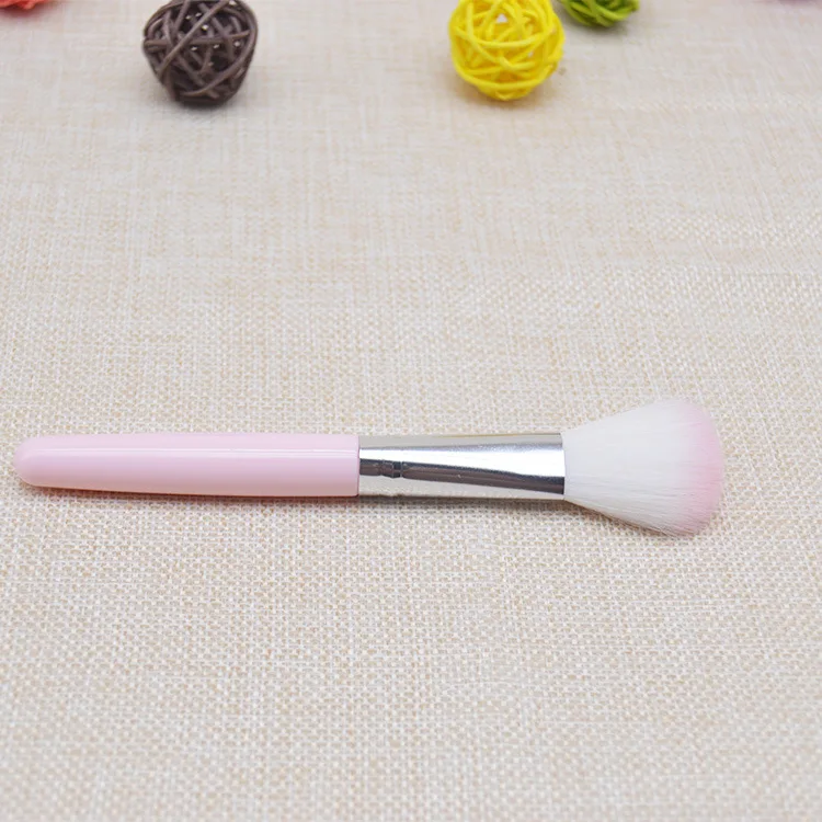 Makeup Brush For Applying Foundation & Concealer Creates An Airbrushed Finish Made With Vegan Cruelty-Free Bristles