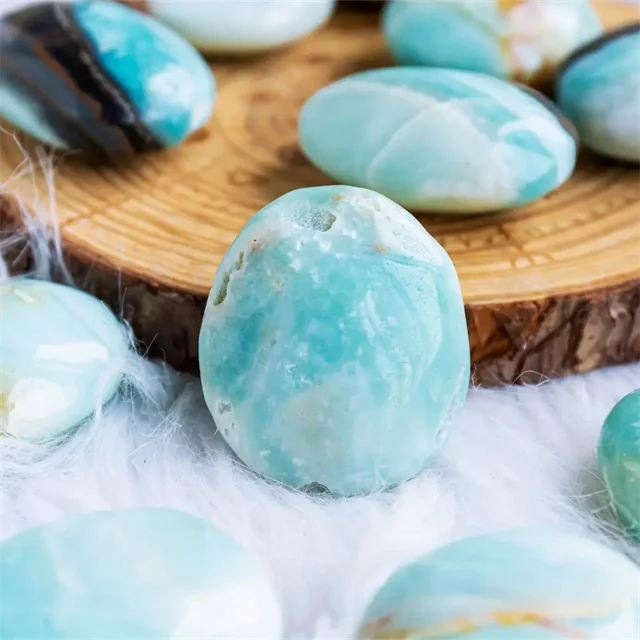 Wholesale Premium Crystals Quartz Spiritual Healing Palm Stones Natur Sky Blue Caribbean Calcite Polished Stone Palms for Decor