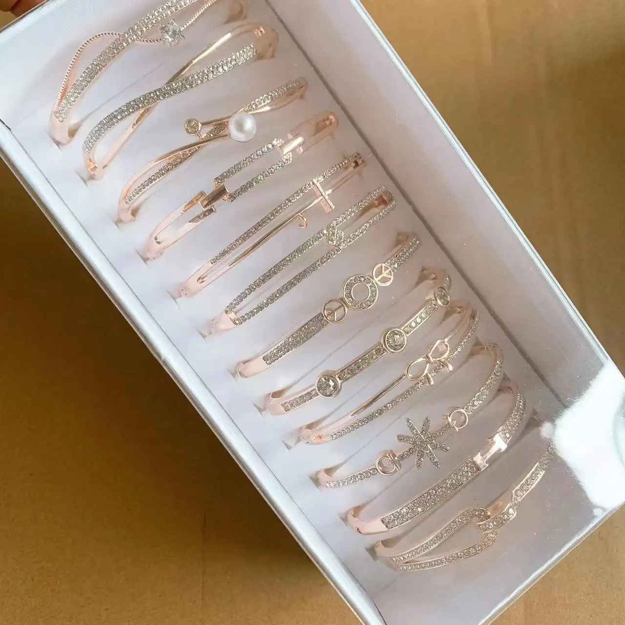 Hot selling titanium steel zircon bracelet in Europe and America, popular first item for women