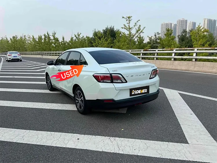 Dongfeng Nissan Venucia D60 Used 2018 Car 1.6L Manual Intelligent Elite Edition petrol vehicle