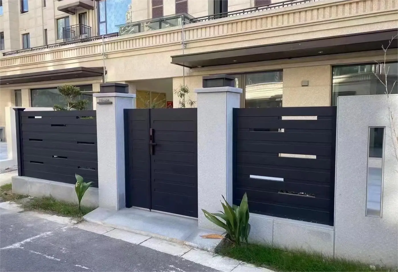 Automatic Expandable Gates Courtyard Warehouse Gate Cast Aluminum Sliding Metallic Gate