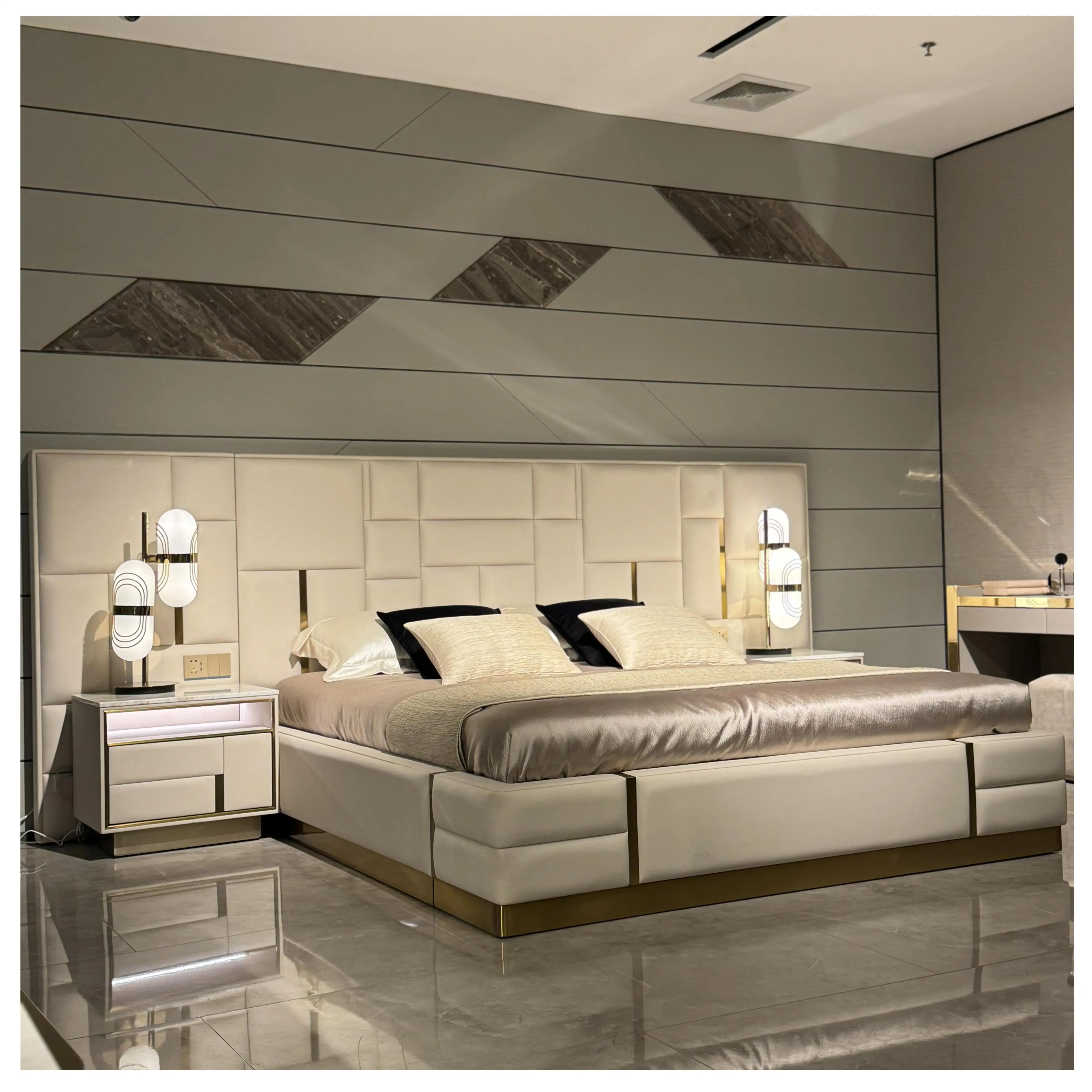 Beloved Elegant Modern Fashion Design Queen Bed Luxury Widescreen Double Bed with Soft Wooden Frame for Villa Bedroom