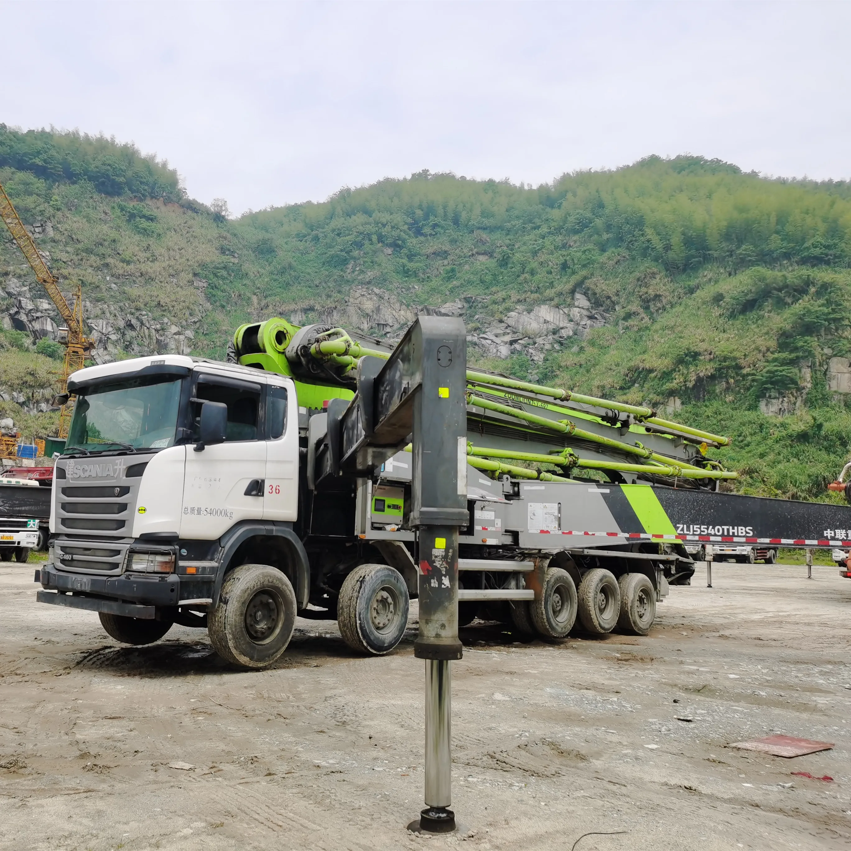 2019 Used ZOOMLION/SANY 42m/49m/56m Concrete Machinery Gasoline Pumps Supplier Pompa Beton