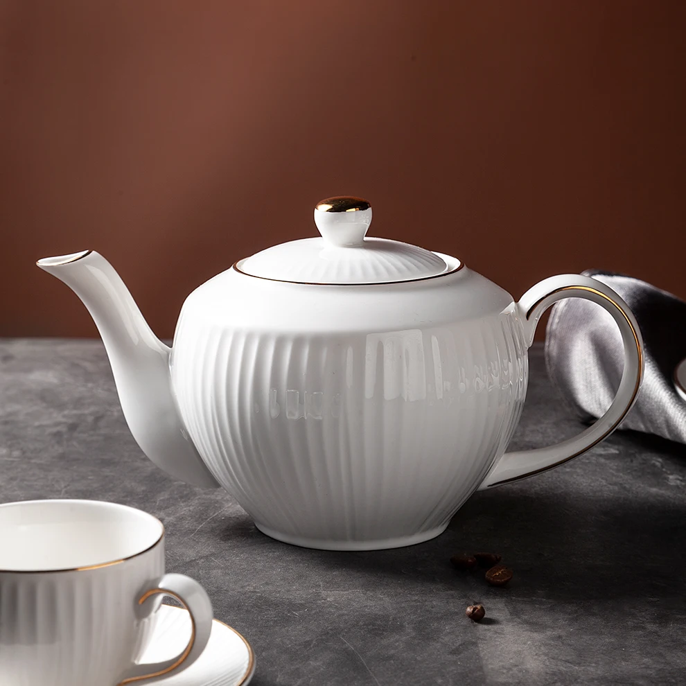 Hot sale Yayu Classic European Style ceramic tea pot strong white with gold rim porcelain 800 ml high-temperature coffee pot