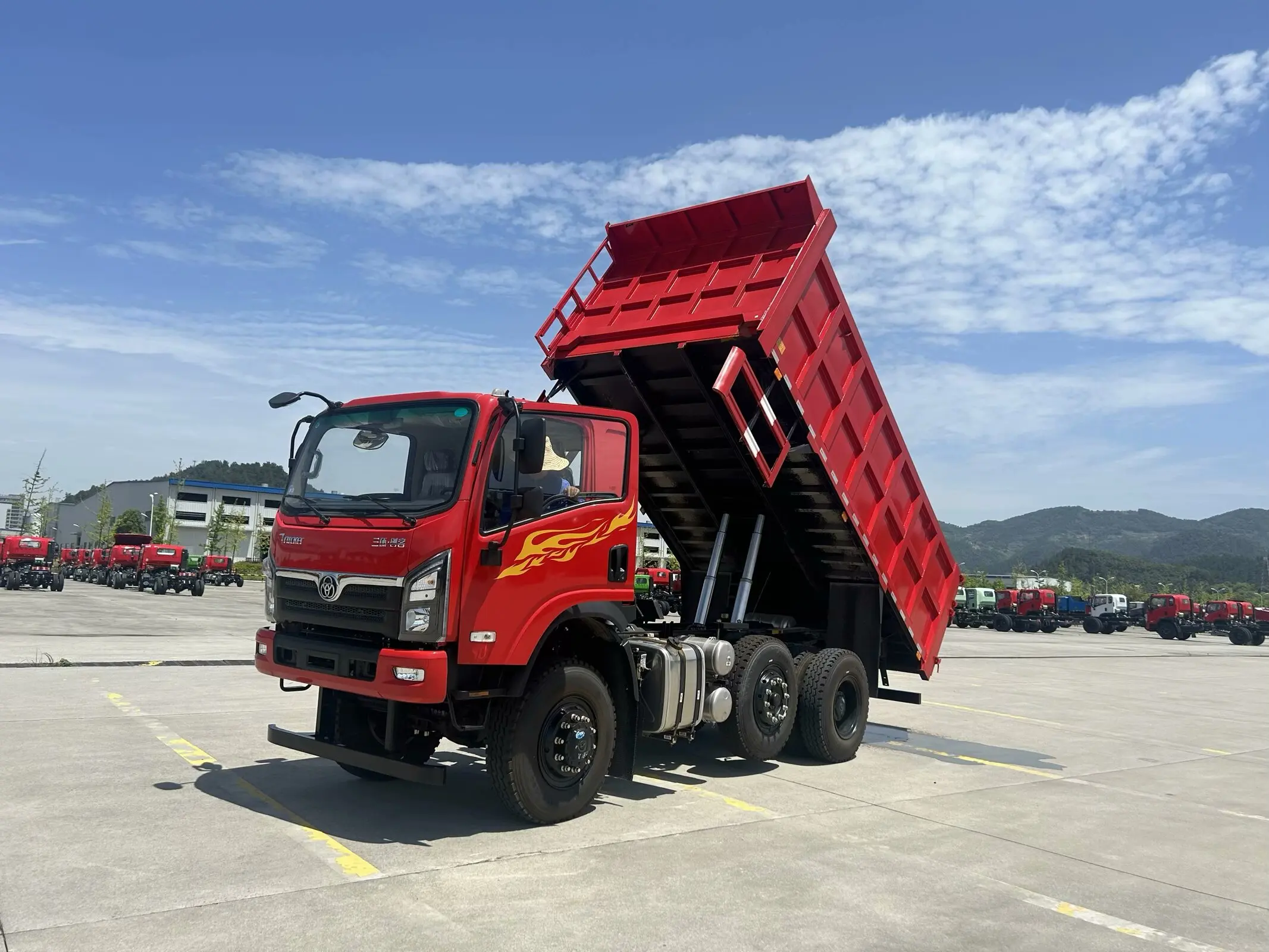 Тяжелый Грузовой автомобиль 6x4 подъемный мост самосвал высокой конфигурации логистический