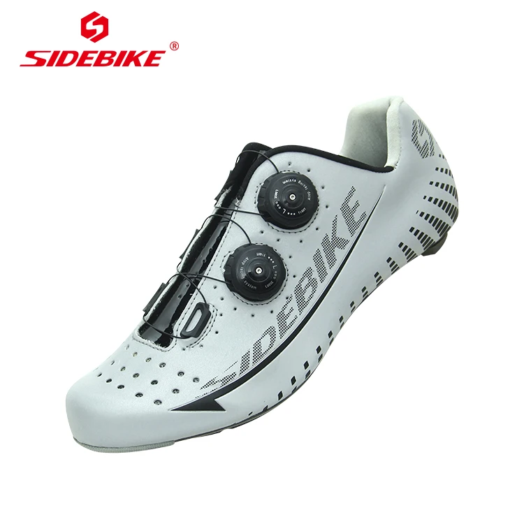 Riding shoes with reflective effect for safer nighttime riding