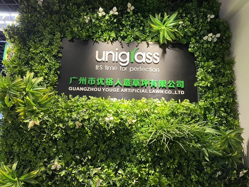 UNI  Artificial green boxwood hedge artificial plastic grass fence  indoor outdoor use