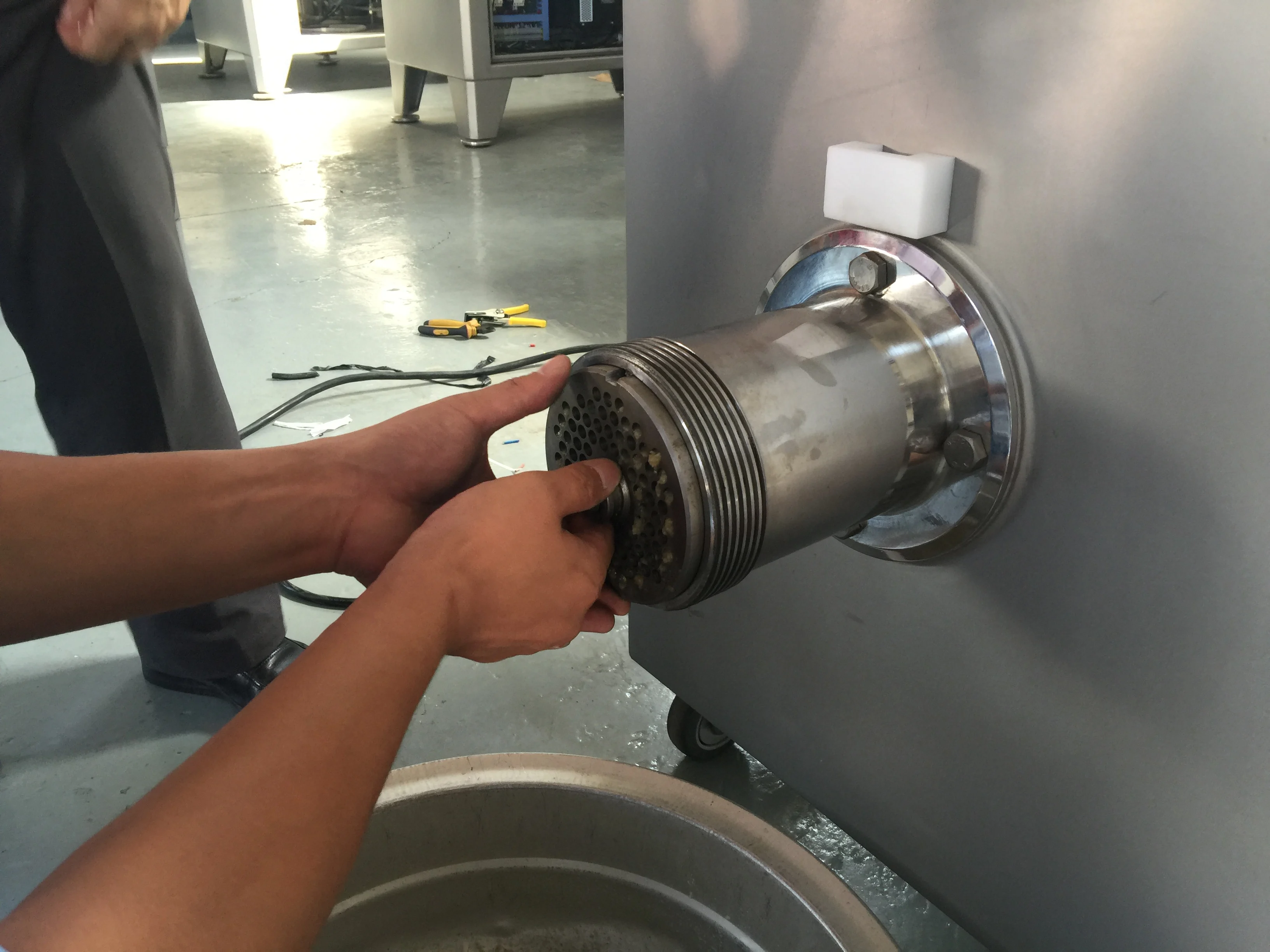 Electric Industrial Meat Grinder Machine 200mm Outlet Diameter Single Speed industrial meat grinder