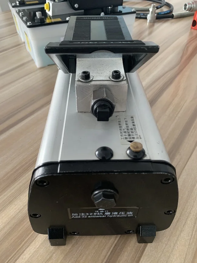 2.3L Foot pump Pneumatic Hydraulic Pump Car frame machine pump