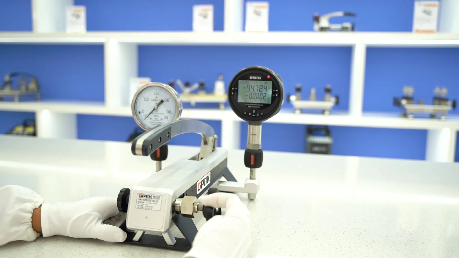 70 Bar  Hot Sell Pressure Transmitter Calibration Penumatic Pressure Calibration Pump