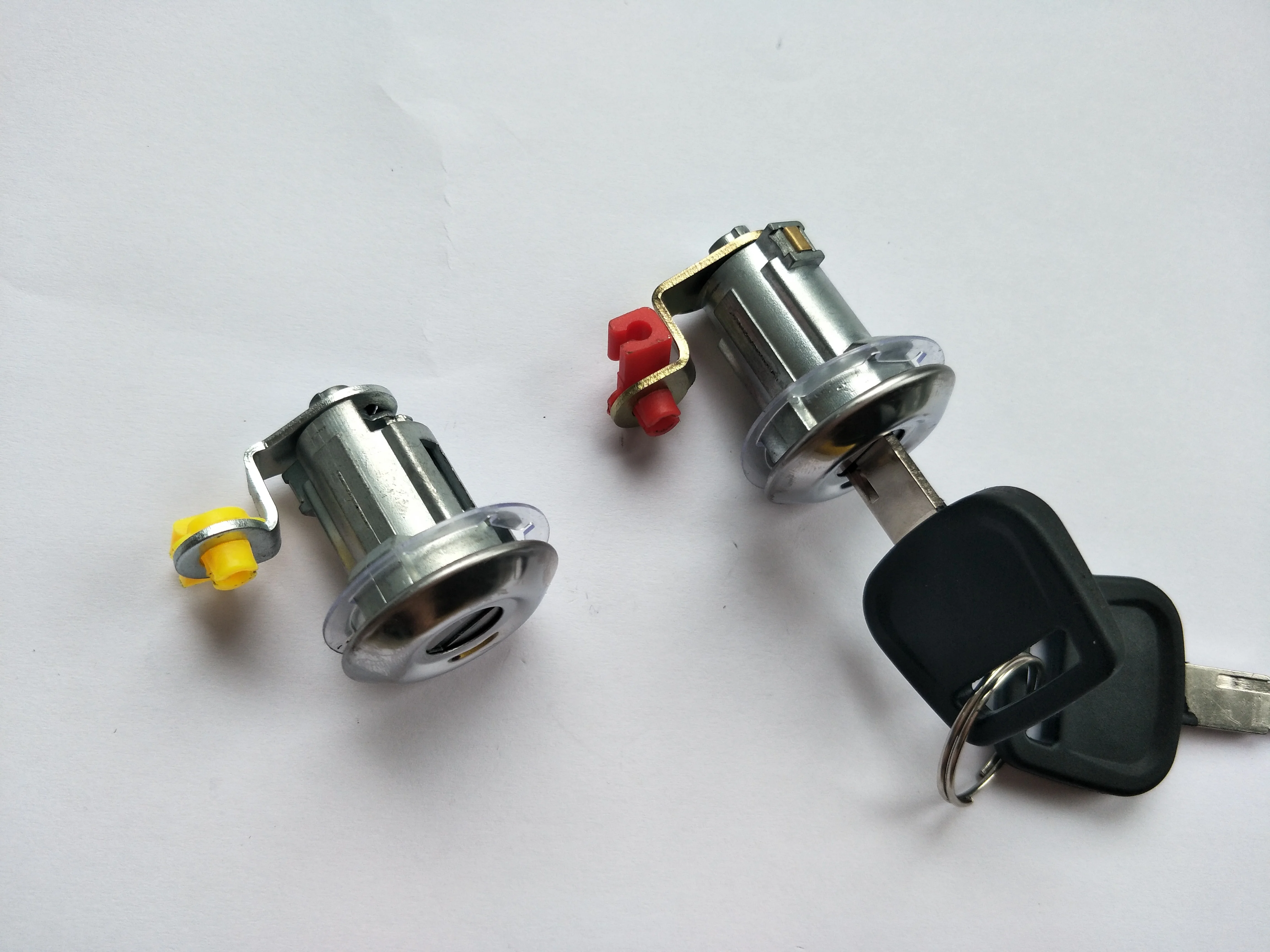 Door Lock w/Key   L200  1987-1995  MB415749   MB415748  MB415747/8