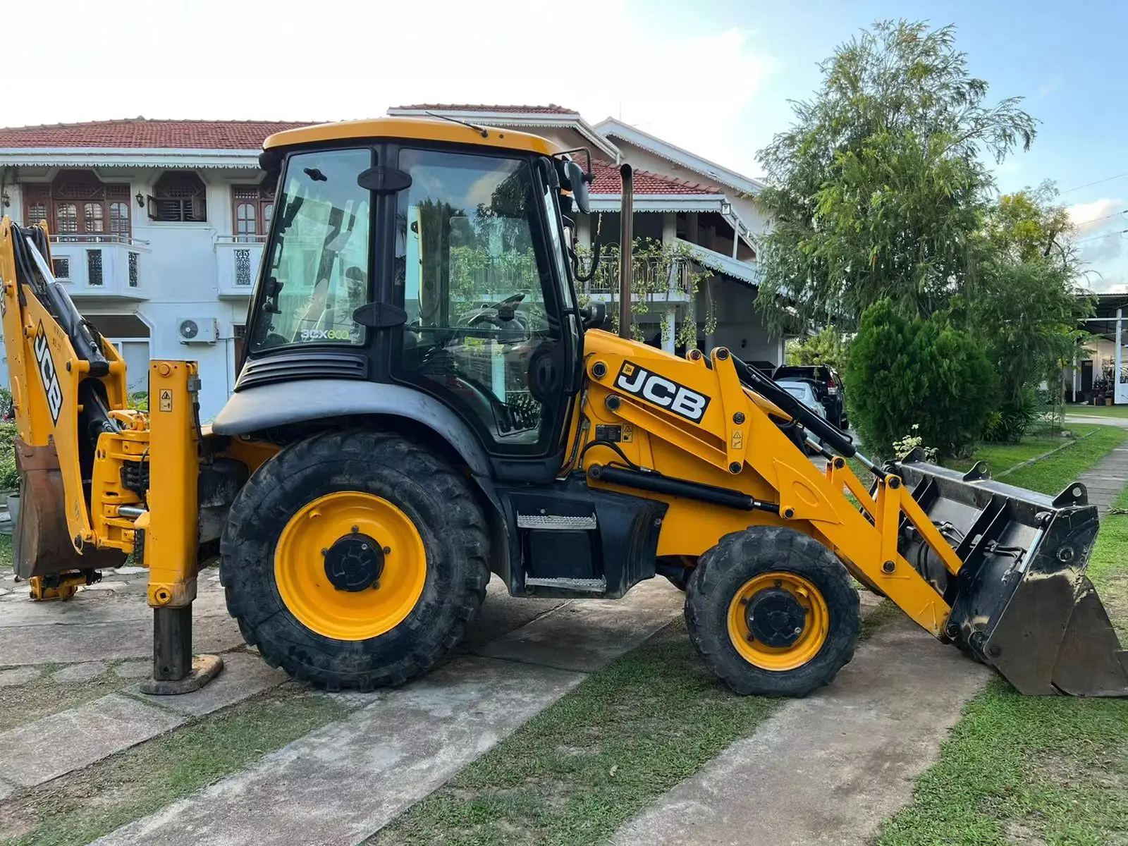 Недорогой японский экскаватор-погрузчик по лучшей цене б/у JCB 3cx 4cxr со скидкой