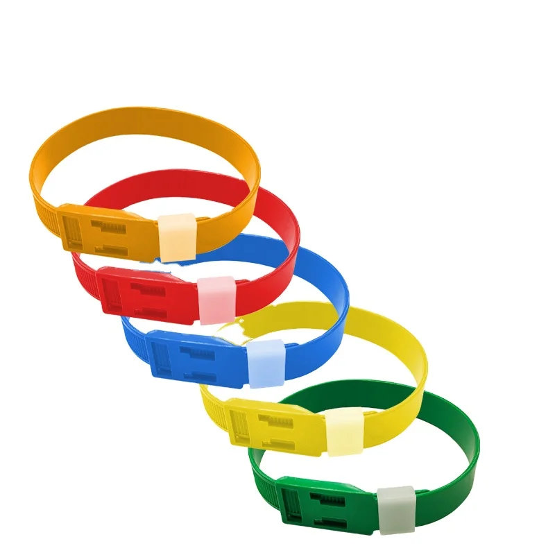 38cm Cattle, sheep and horses can be distinguished by optional color gaiters with neck straps and buckles  goat collar
