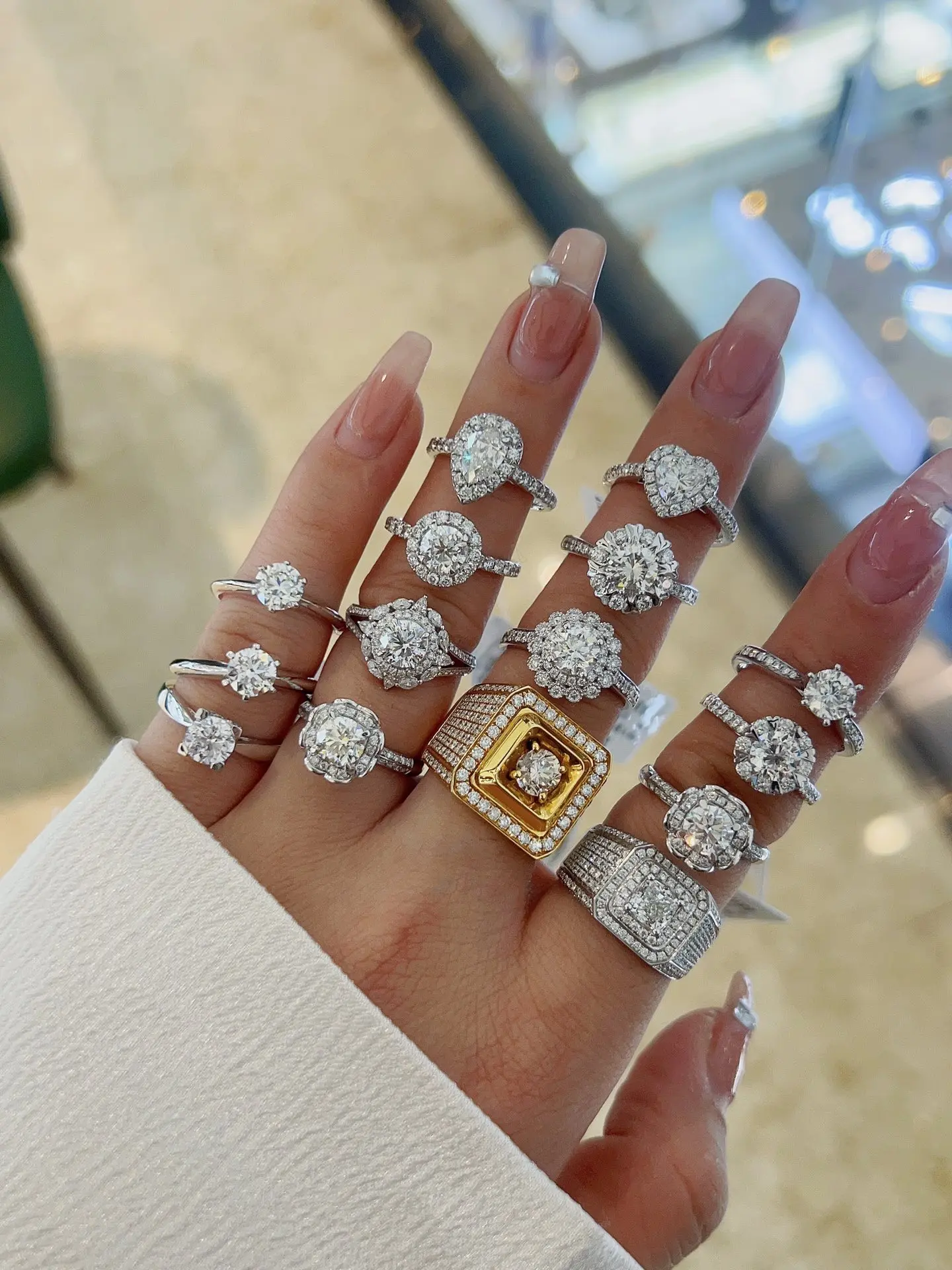 All Kinds Of Luxury Promotion Price 18K Gold Lab-grown Diamond Ring 1ct Wedding Engagement Lady Ring