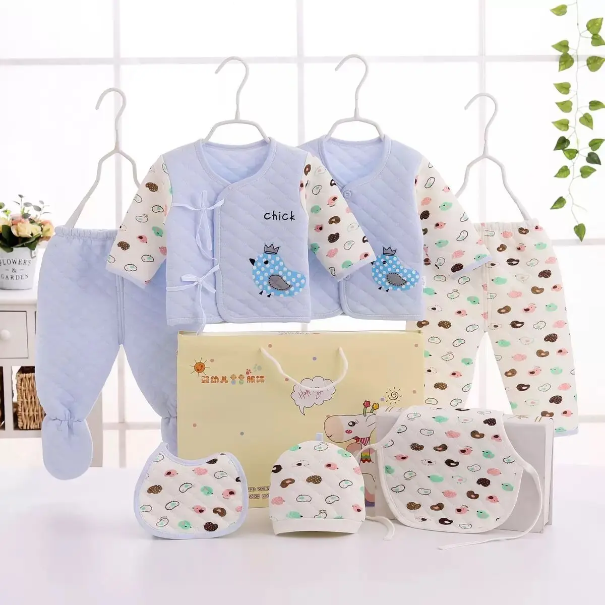 Amazon best sell 7pcs mixed 100% organic newborn baby clothes layette gift set box