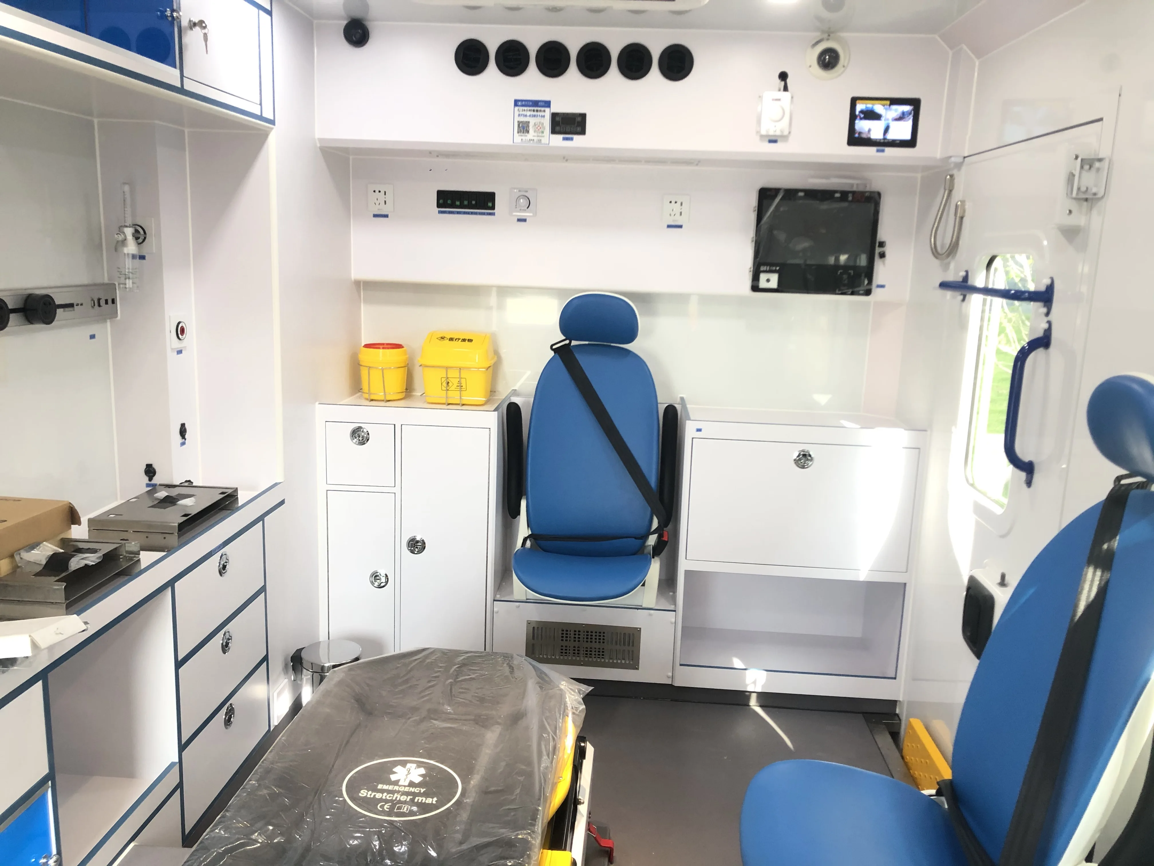 Ambulance Car NAVECO Ousheng Box Brand new Mobile Medical Monitoring ICU Ambulance Vehicle for exporting