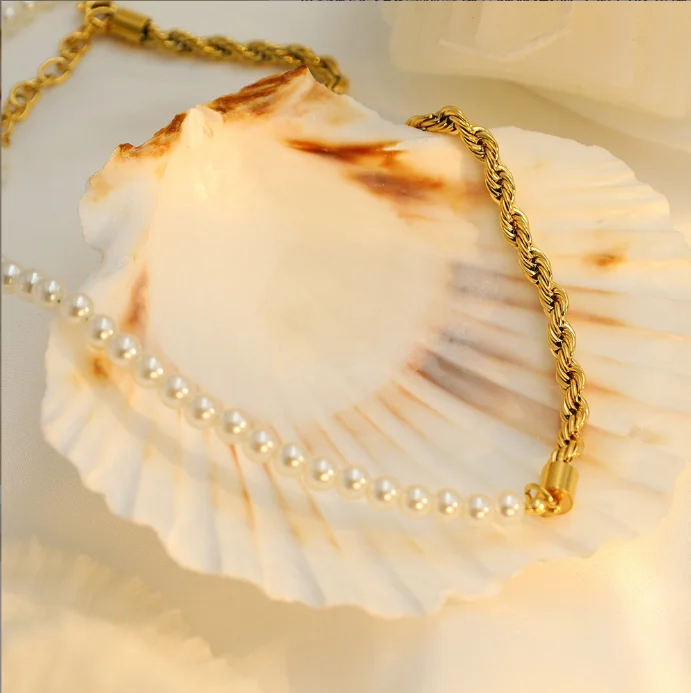Minority Luxury Gold Collarbone Chain Stainless Steel Europe And The United States Fashion Twist Chain Spliced Pearl Necklace