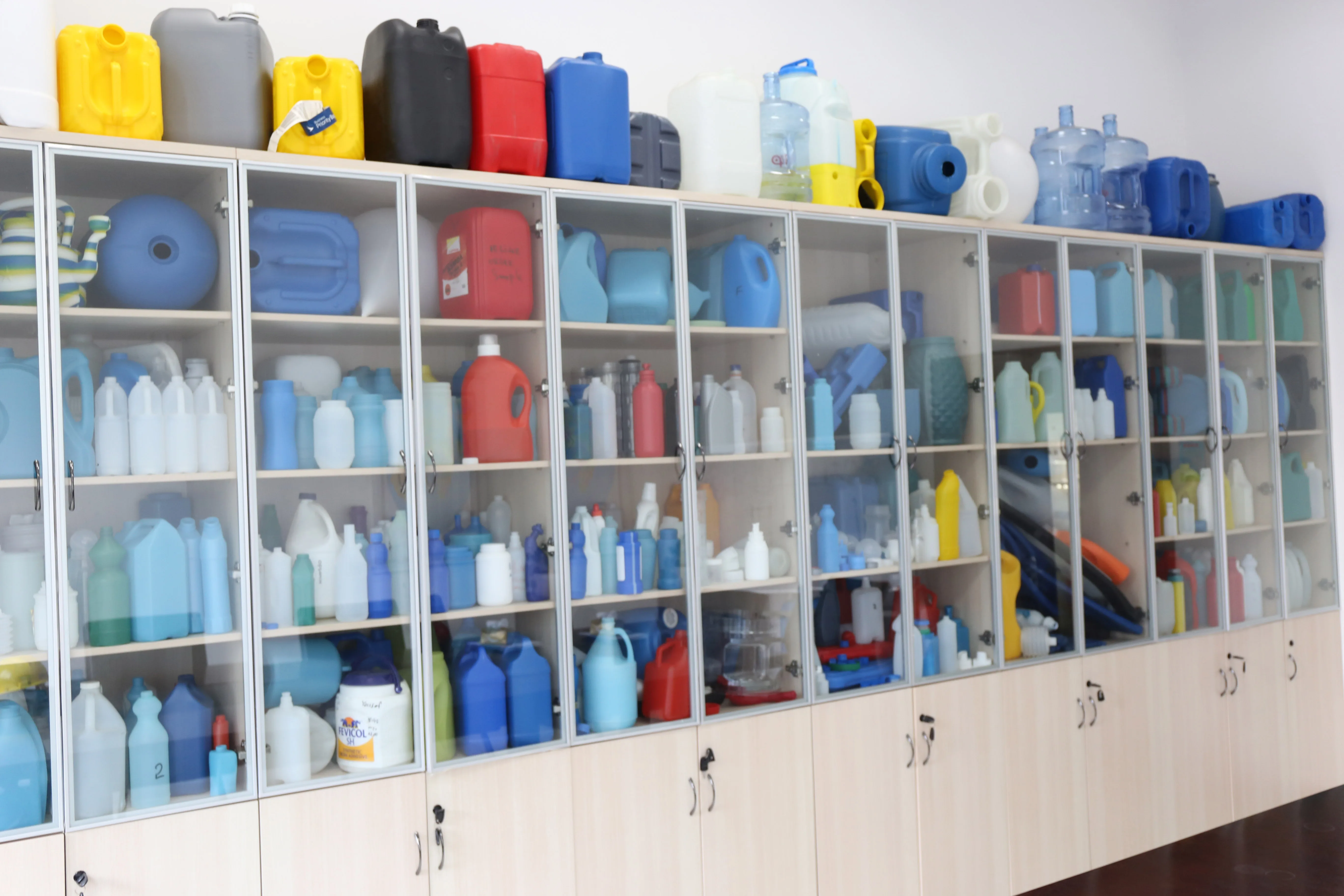 TONGDA HTll2L Fully automatic 1 liter 500ml pc bottle extrusion blow molding machine