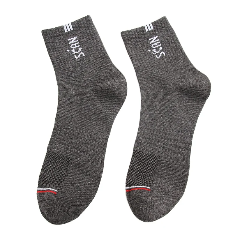 Custom Sock Manufacturer 2024 High Quality Low Moq 100% Cotton Fashion Crew Socks Custom Logo Socks