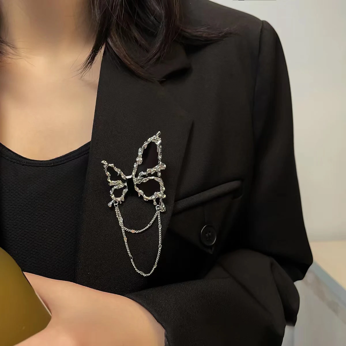 High-End Pearl Brooch Pins Fashionable Full Black Butterfly & Angel Wings Niche Personalized Creative Brooch for Weddings