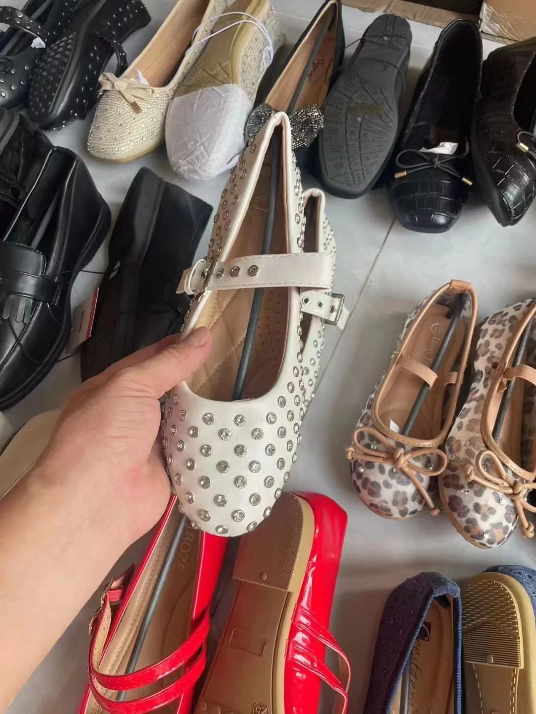Flat shoes for women new fashion girl leather shoes a slip-on loafers cheap price mixed wholesale