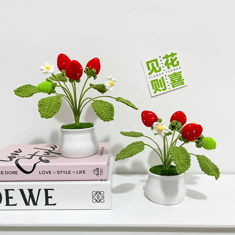 Colorful Mini Knitted Orange Strawberry Flower Pot Bouquet For Decor Wholesale Handmade Crochet Flower Rose And Leaves In Vase