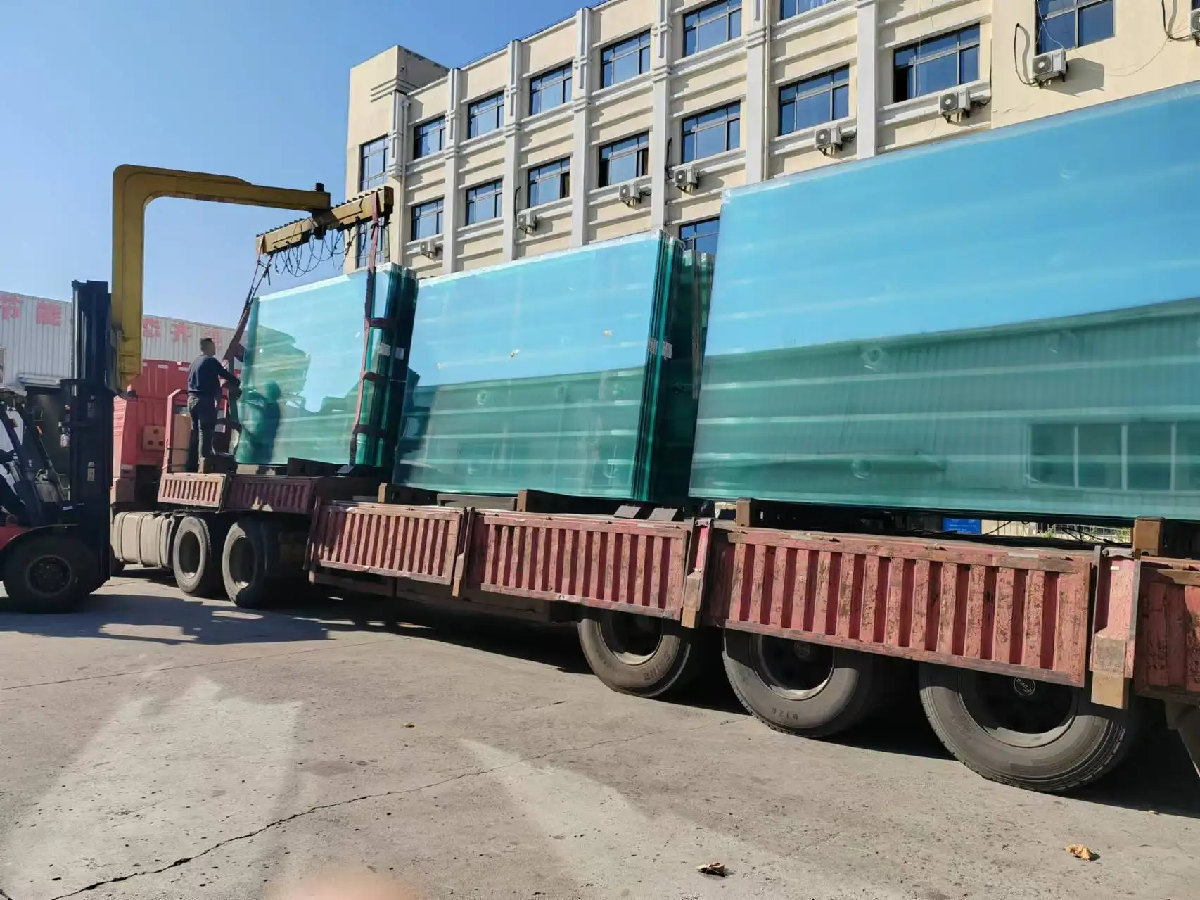 Оптовая цена 2 мм 3 4 5 прозрачный лист флоат-стекла с заводской индивидуальной глубокой обработкой