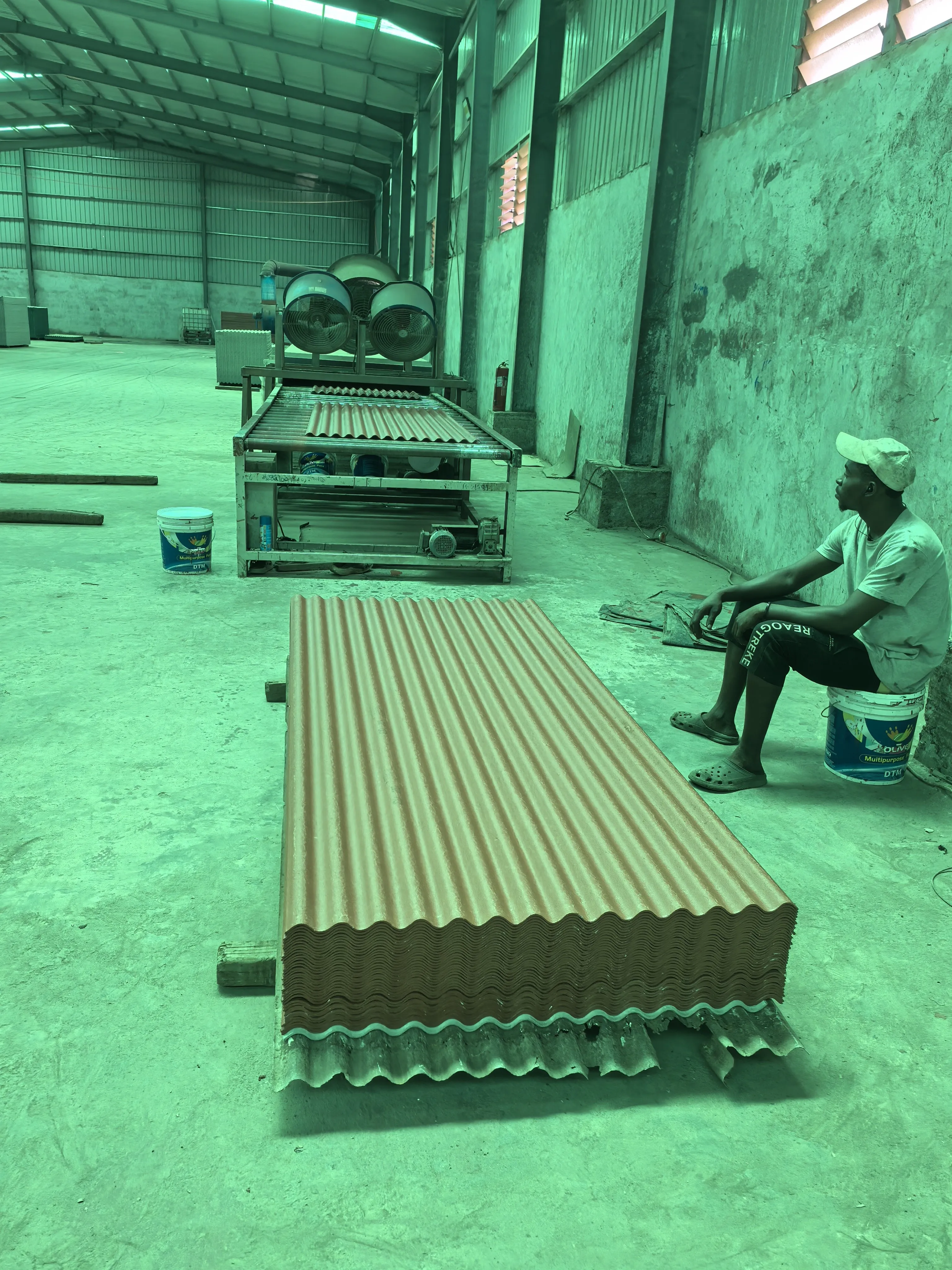 KUNDA 2024 Africa Local Factories Coast Roofing Cement Fiber Tiles 4*1050*2400 Local Factory Red Color Stock On Sale now