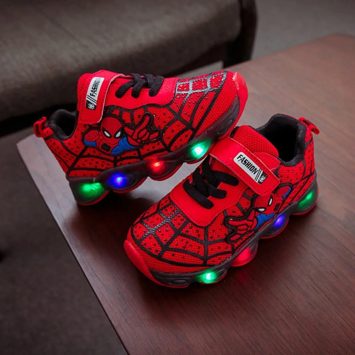 Hot Selling Designers Casual Running Flashing Light Up Led Children Sport Boy Girls Baby Kids Shoes Spider pattern Hero