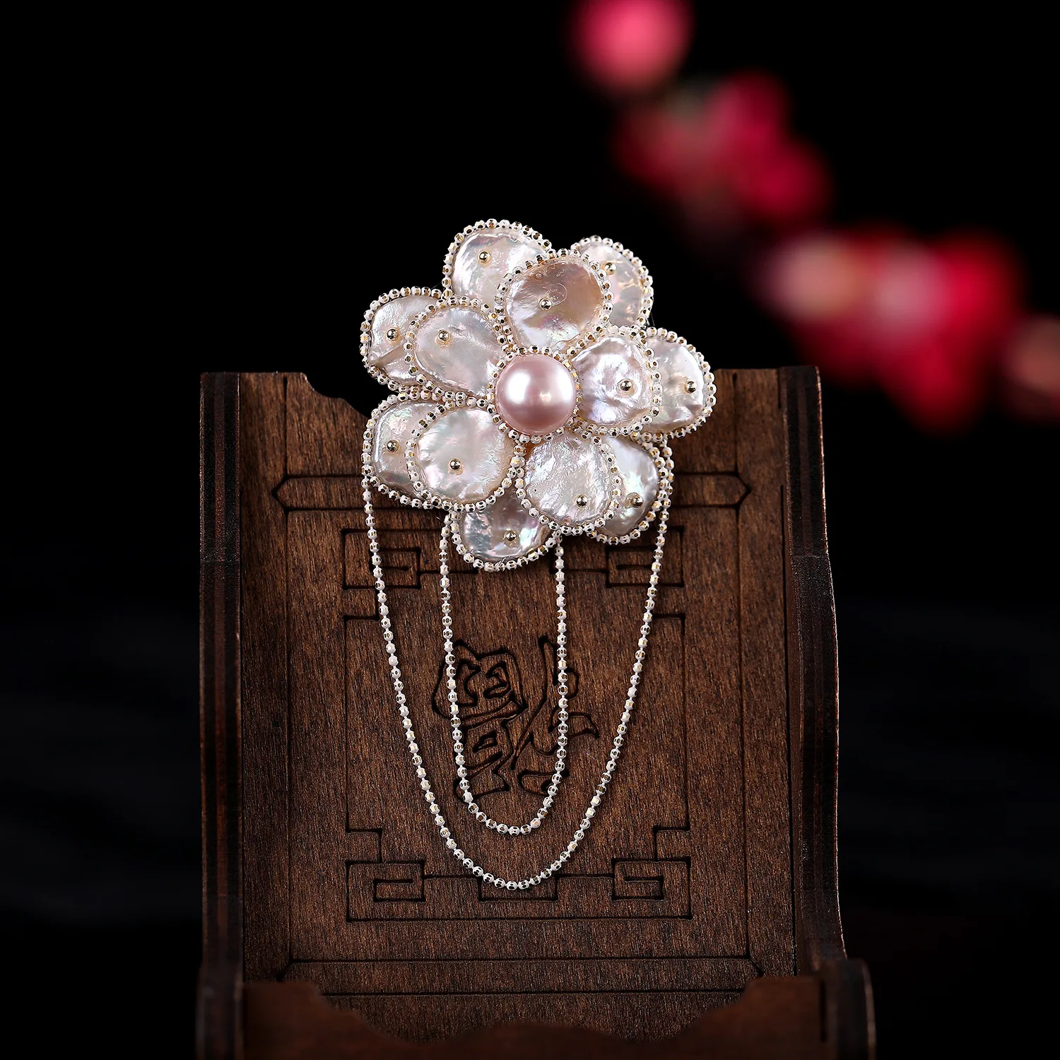 XILIANGFEIZI South Korea High-grade Luxury Pearl Wrapped Edge Camellia Brooch Fashion Lady Temperament All-match Tassel Brooch