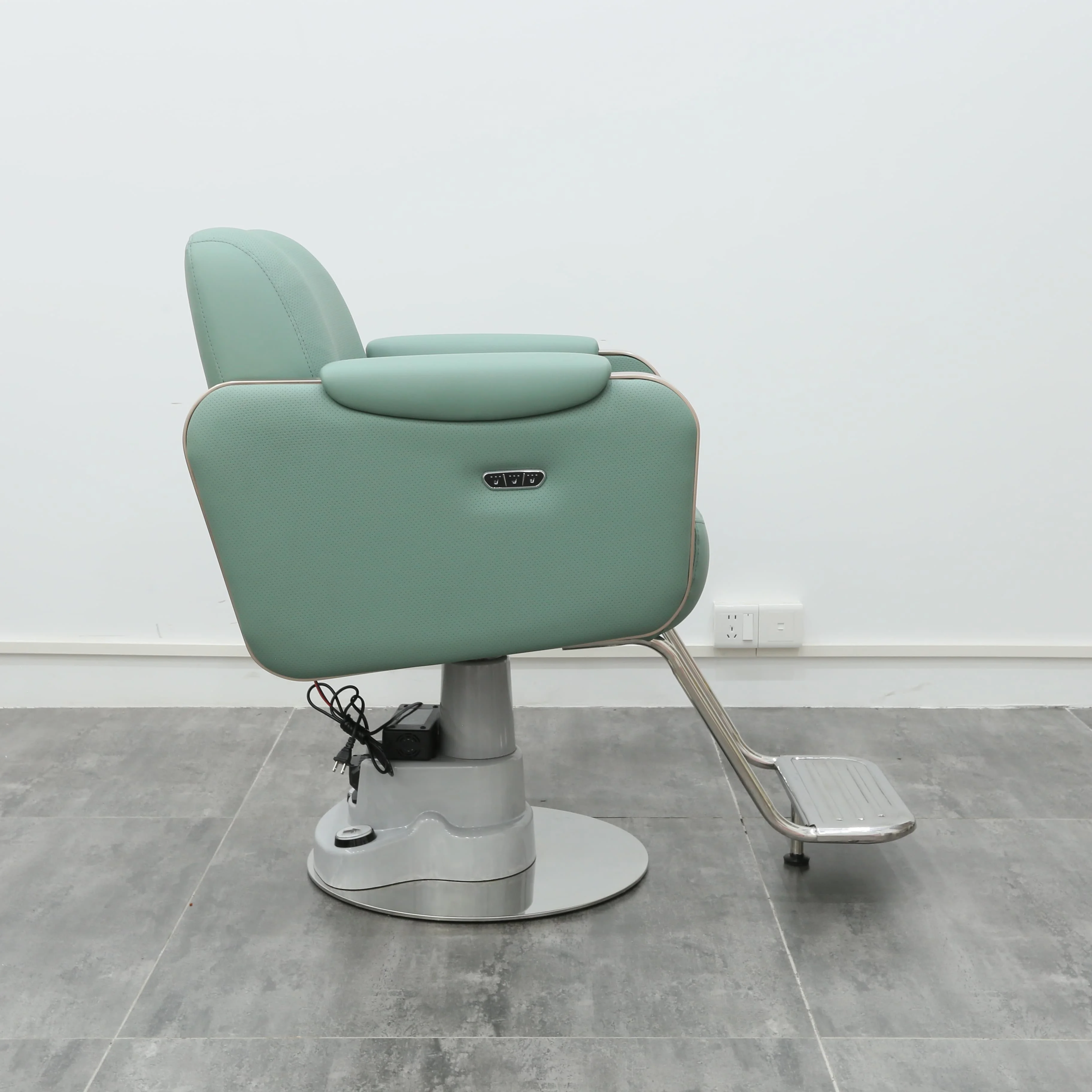 Hydraulic Reclining Hairdressing Chair Modern Gold Metal & Green Salon Furniture for Barber Shops and Barbershops