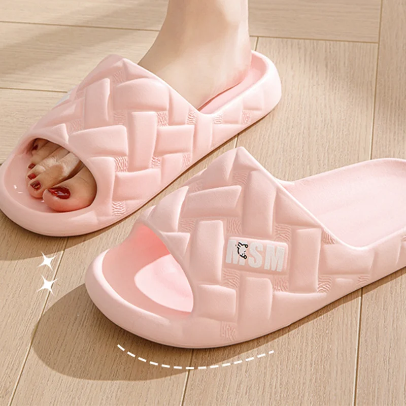 Wholesale slippers. Slippers that can be customized with icons. Thick-soled slippers suitable for home and bathroom use.