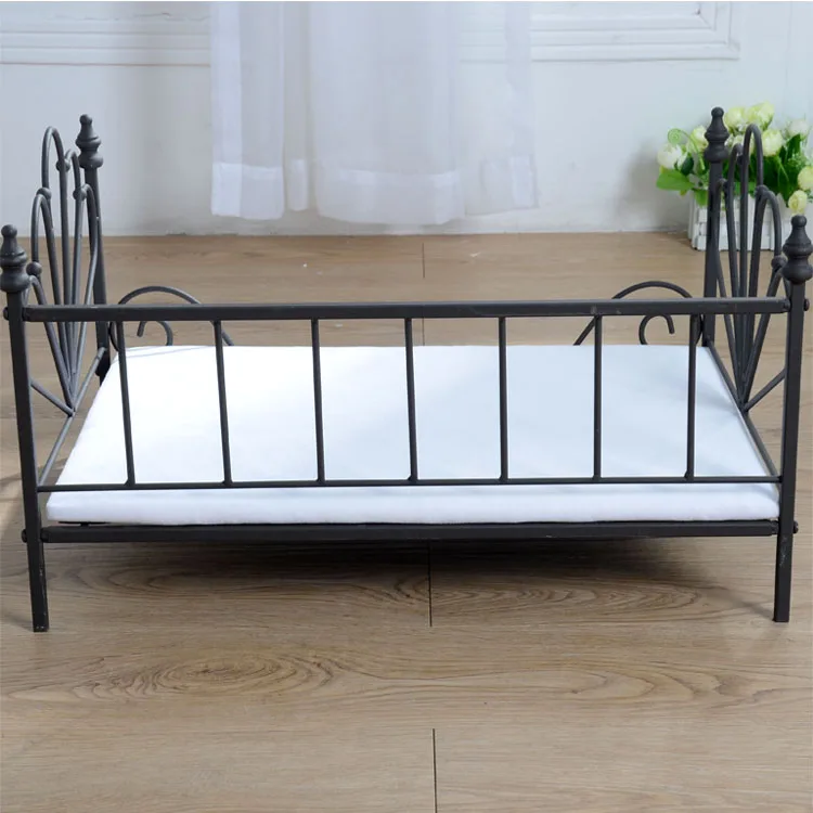 New Style Durable Structure Metal Craft Pet Bed With Cushion for Dogs and Cats