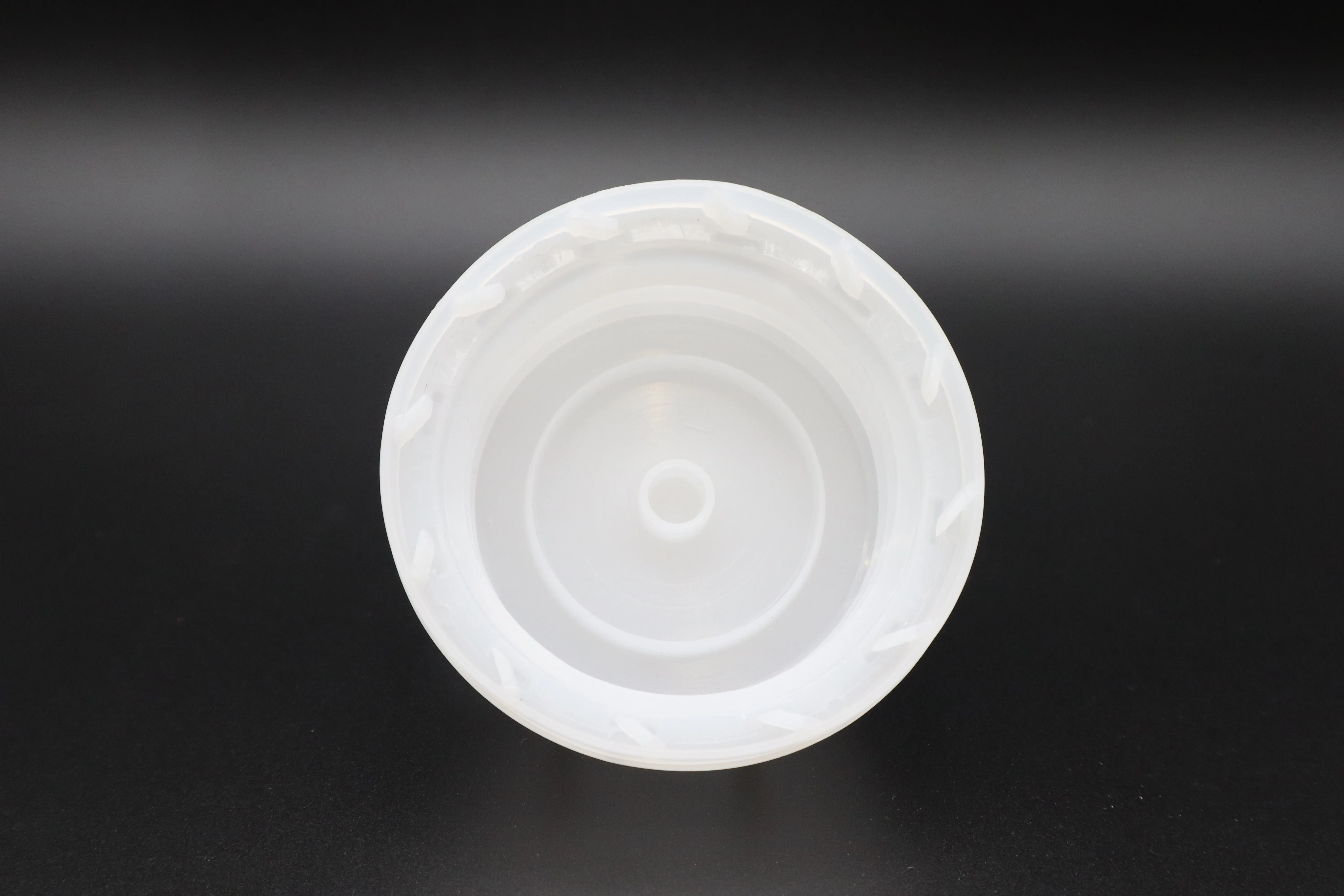 screw cap liquid laundry detergent bottle cap 38mm 45mm of detergent container pp cap