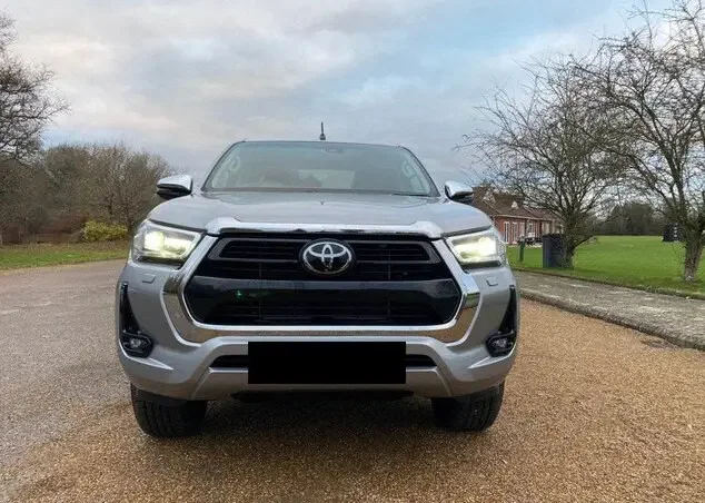 Автомобили подержанные автомобили Toyota Hilux дизельный пикап 4x4 в подержанных автомобилях