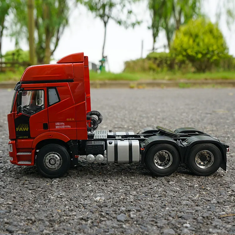 
1:24 original factory liberation car model J6 traction engineering tractor alloy model 