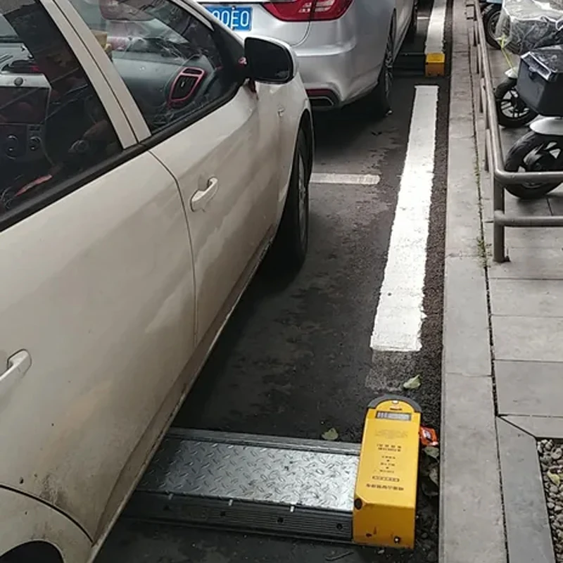 2023 New Design Smart City Parking Solution Parking Barrier Blocker Solar Parking Flat Panel Lock