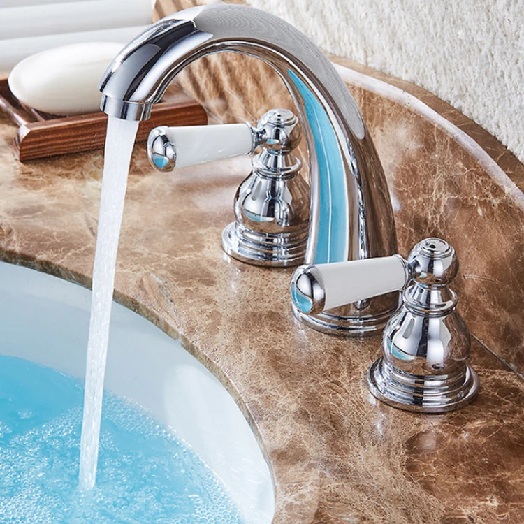 High Quality Brass 3 Holes Basin Faucets Basin Mixer Taps Traditional European Style Antique Faucet with Dual Handle for Hotels