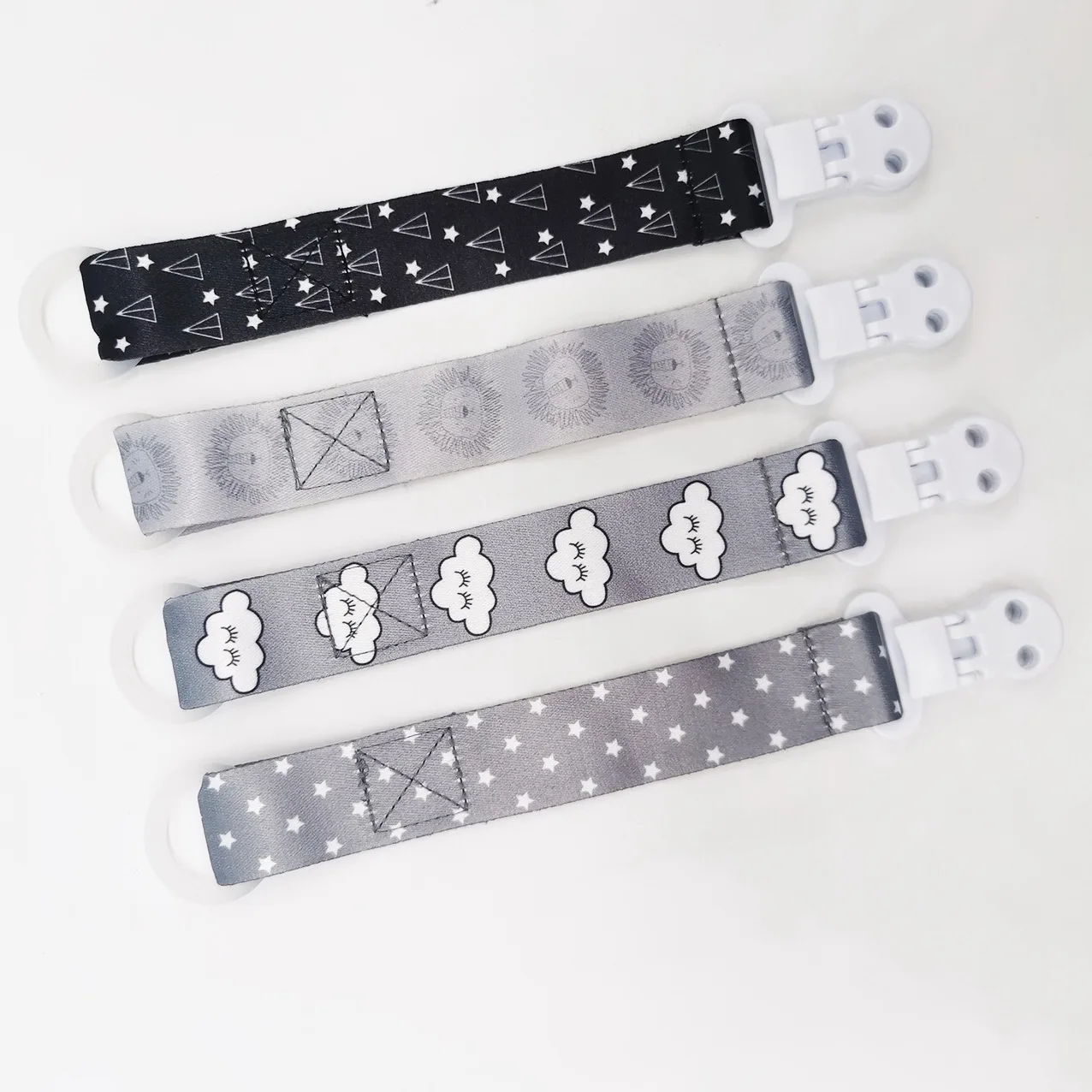 Factory Wholesale Baby Pacifier Clip Lovely Pattern Dummy Holder With Silicone Hole