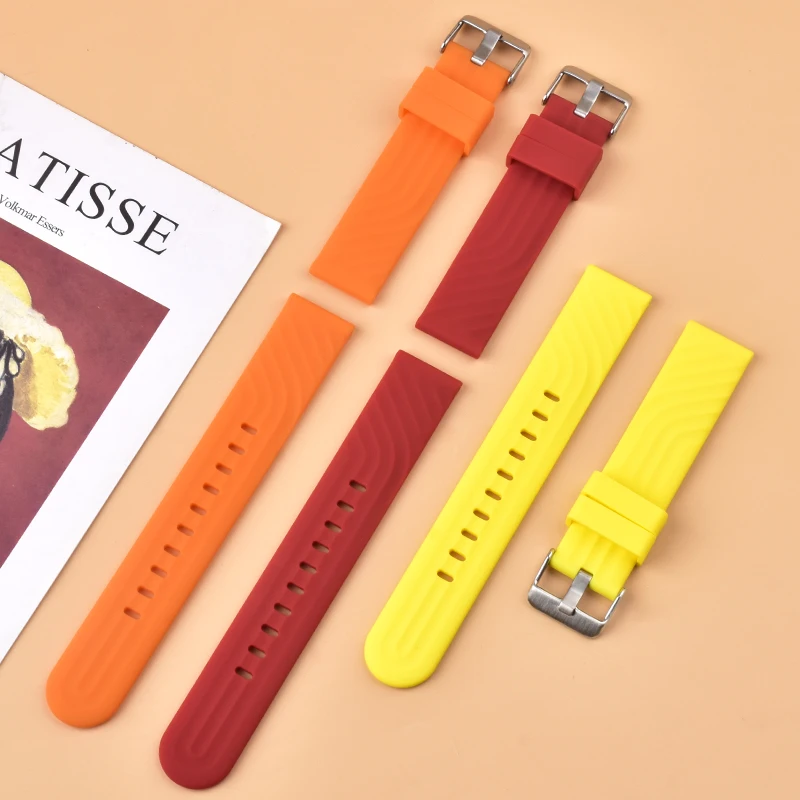 Fashion 2024 In Stock 18/20/22mm Water Sweat Resistant Silicone Band Soft Comfortable Wristwatch Band