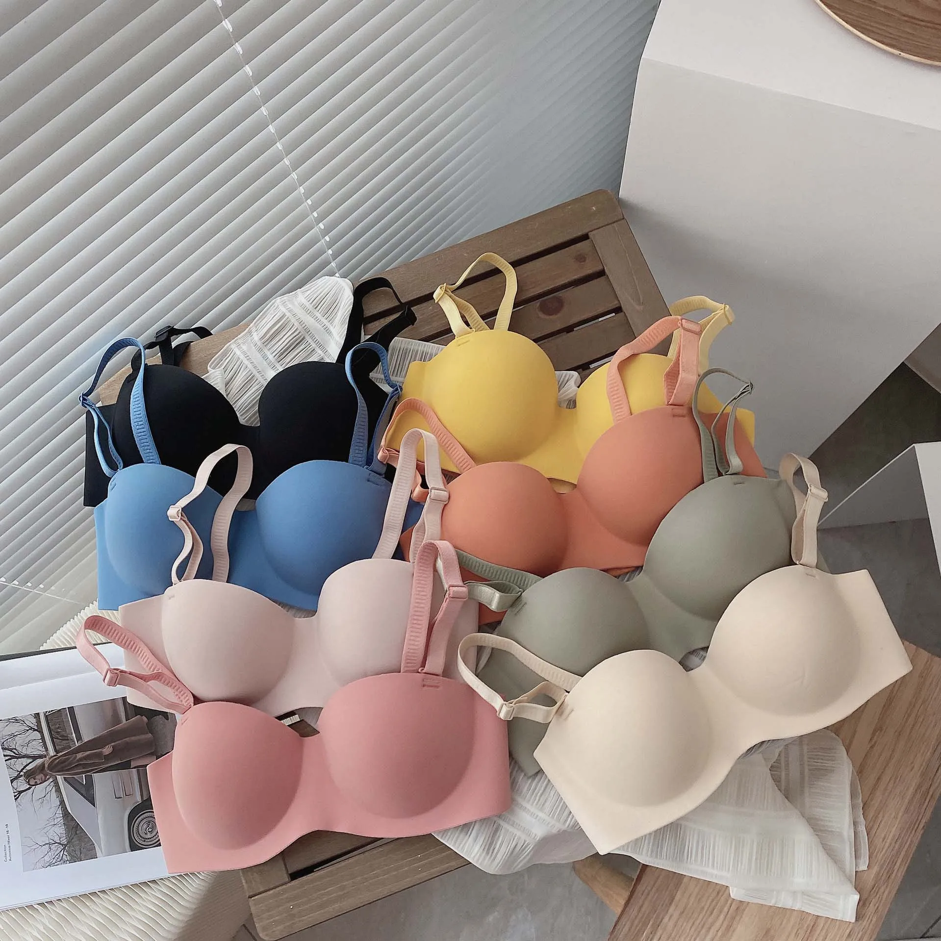 Girls Seamless Bra Factory Wholesale Breathable Soft Sexy Wire Free Padded Push Up One Piece
