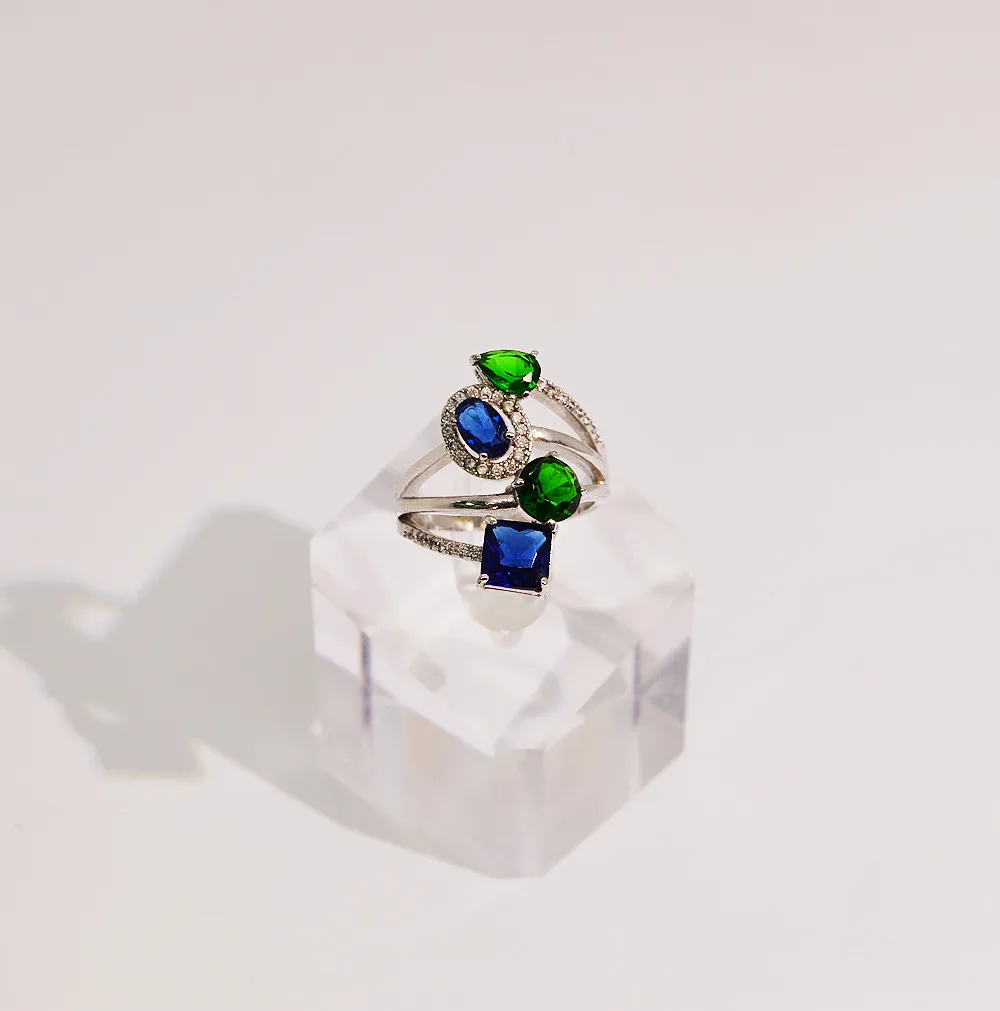 The latest elegant jewelry multi-layer flowering Blue Sapphire zircon ring is suitable for women