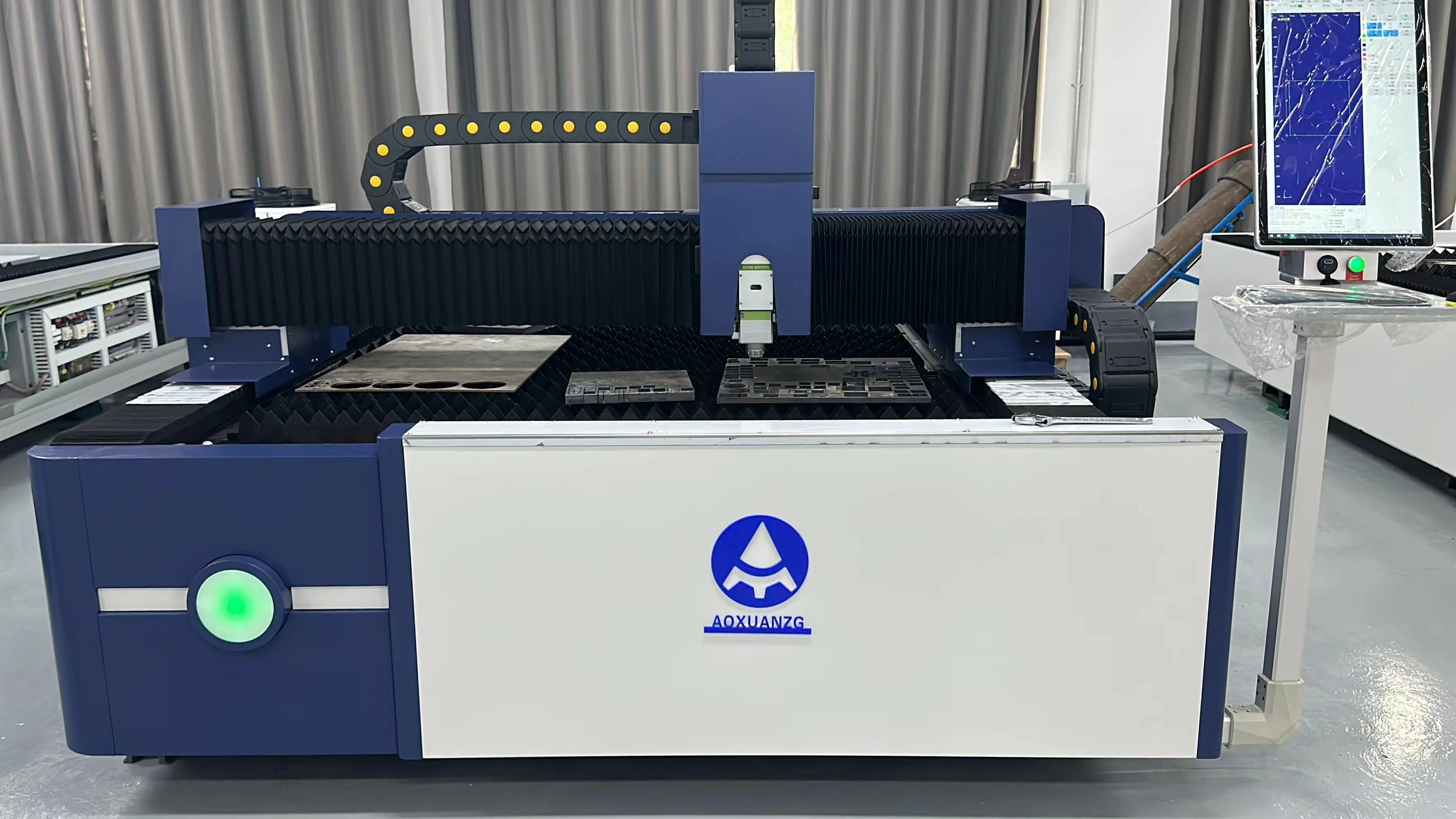 3015 3KW  Max Raycus Laser Source Metal Fiber Laser Cutting Machine