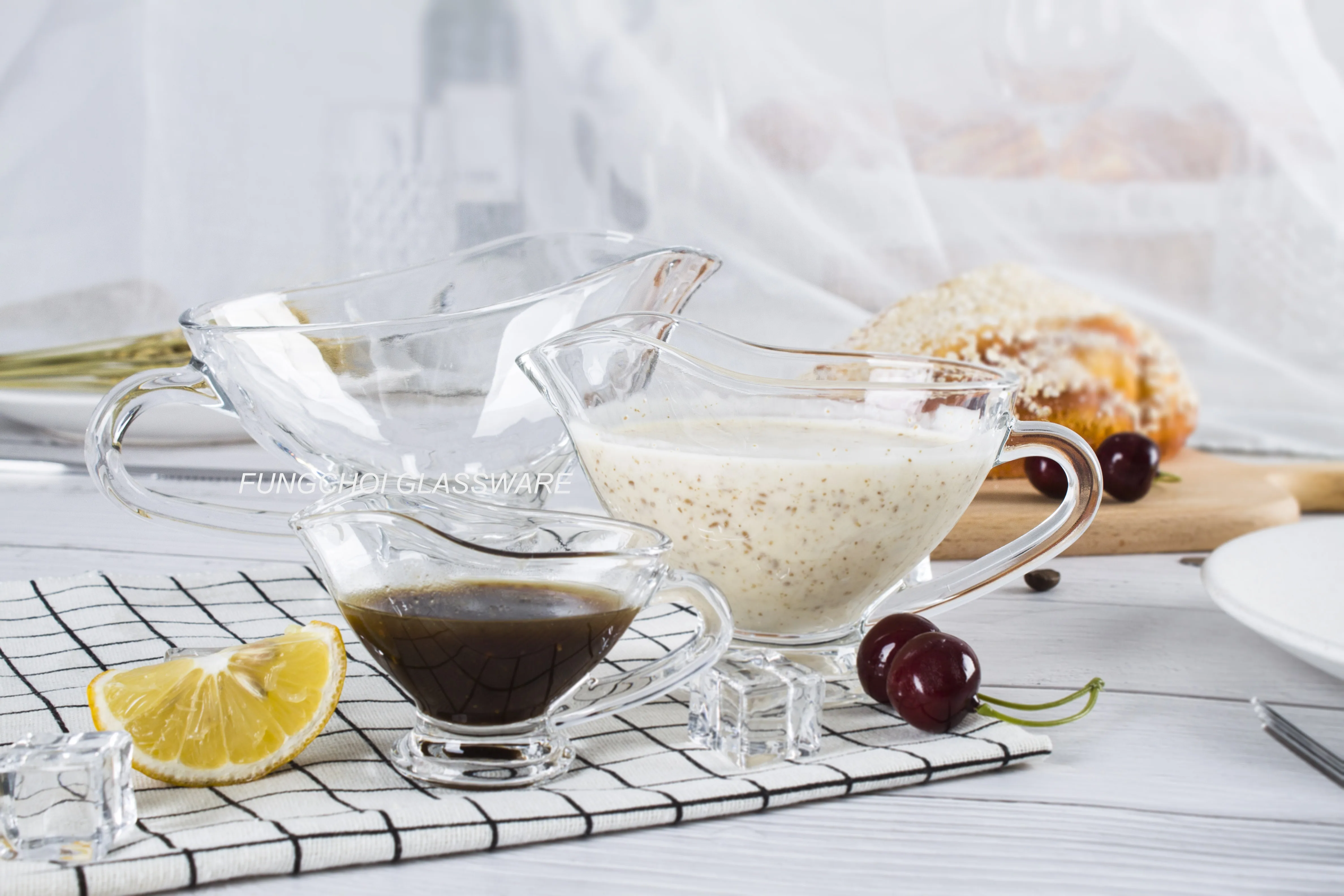 Wholesale cheap glass gravy dish household crystal sauce boat
