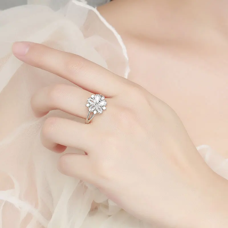 Copper Fashion Shinny Romantic Flower Shaped Zircon Ring Light Luxury Niche Design Flower Ring For Women