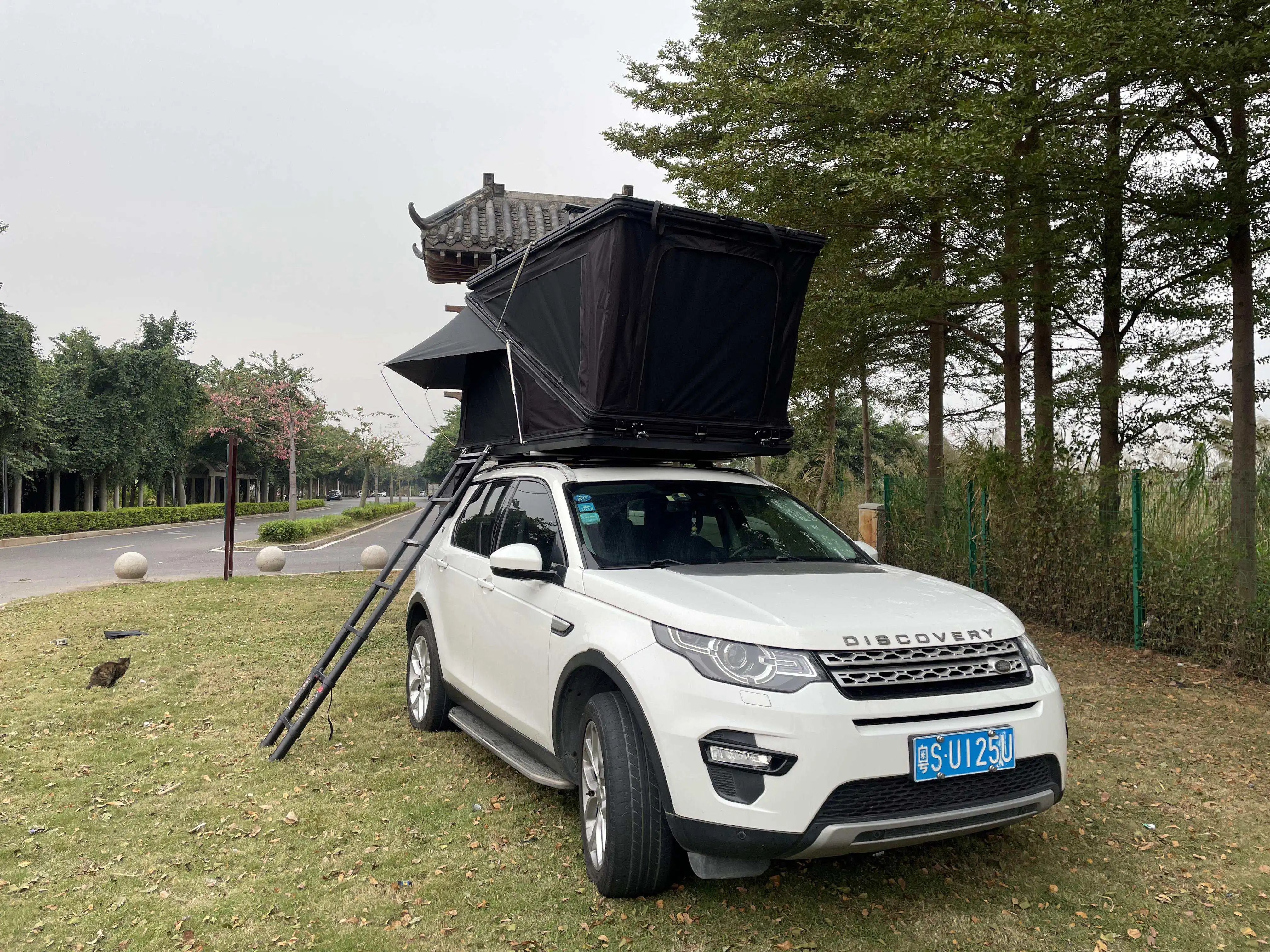 Outdoor Camping Tent 4WD New Style Aluminum Z-Shape Hard Shell Roof Top Tent