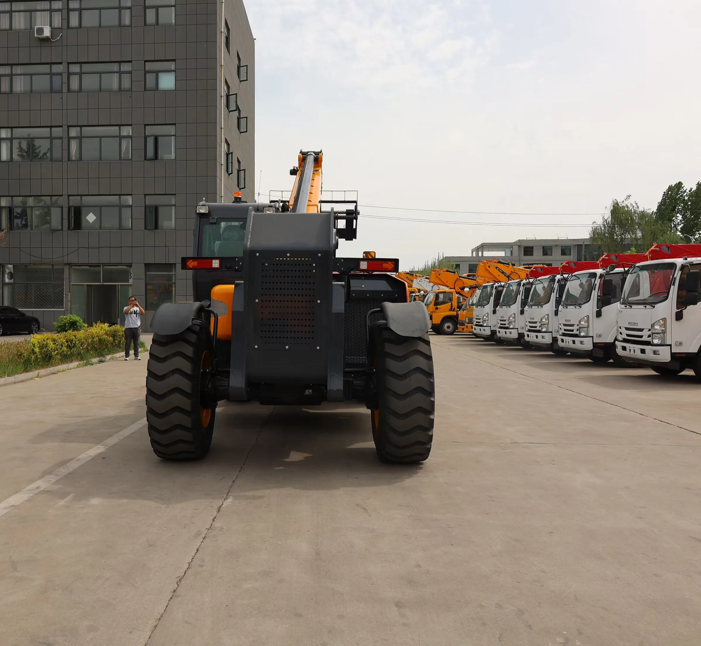 Multi functional telescopic arm forklift