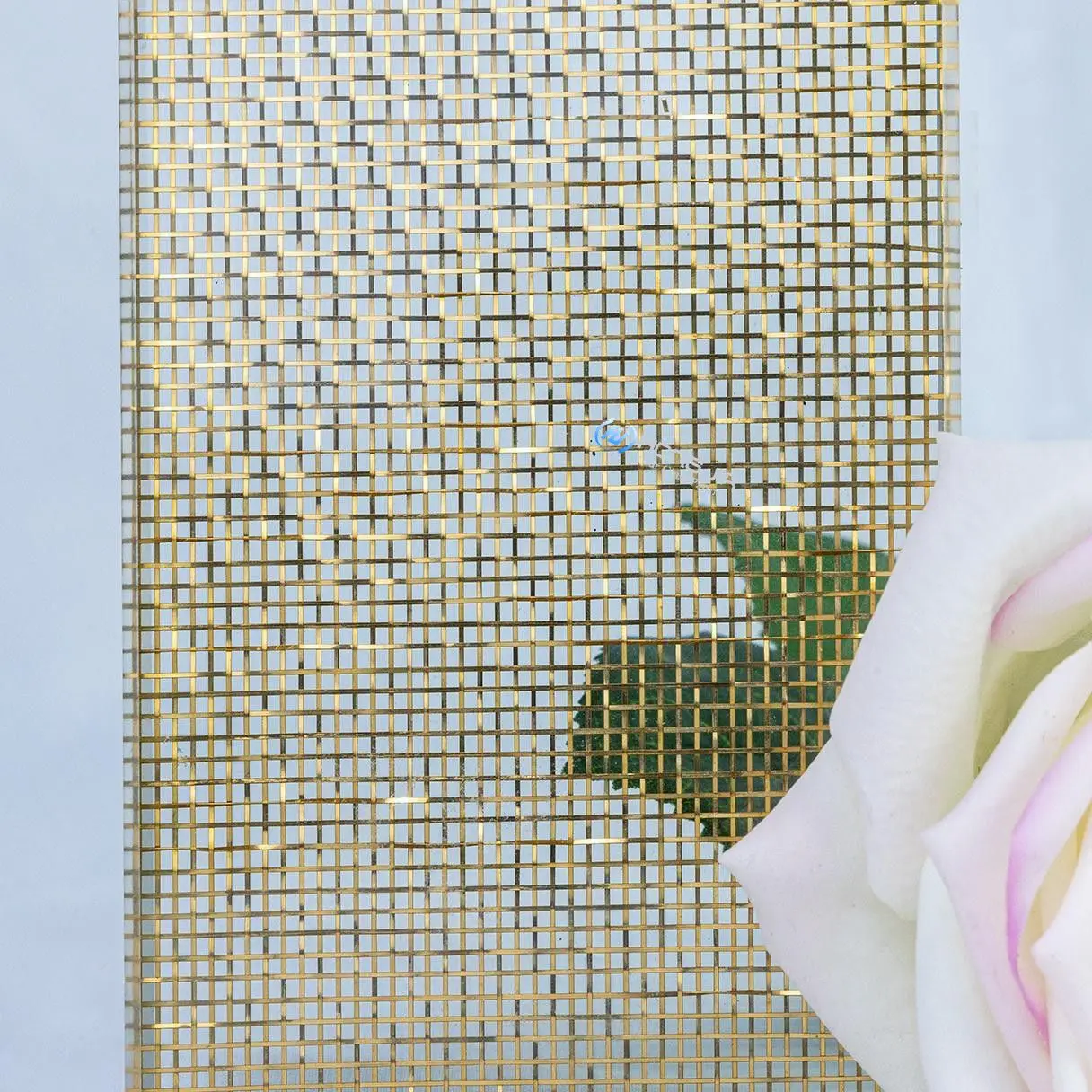 Fashionable Customized  Metal Mesh Tempered Laminated Glass for Hotel Partitions and Doors