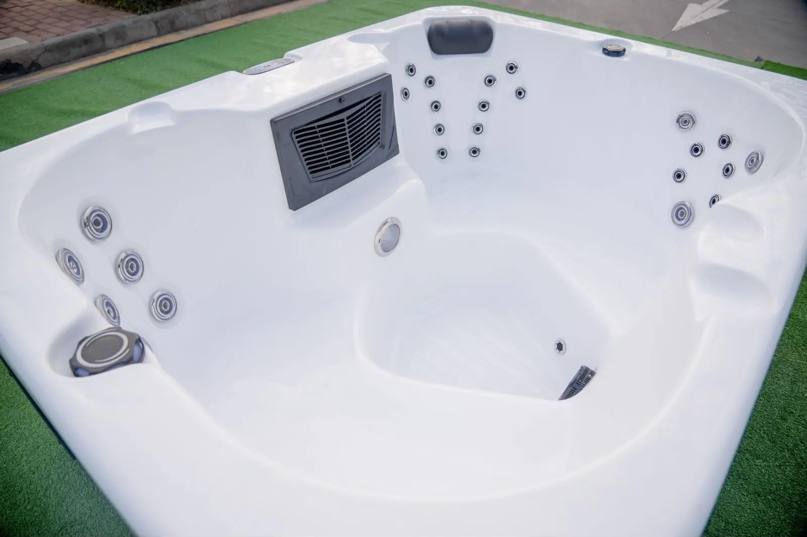 Hot sale 4 person Outdoor hot tub Air Jetted Massage bathtub Spa Tub