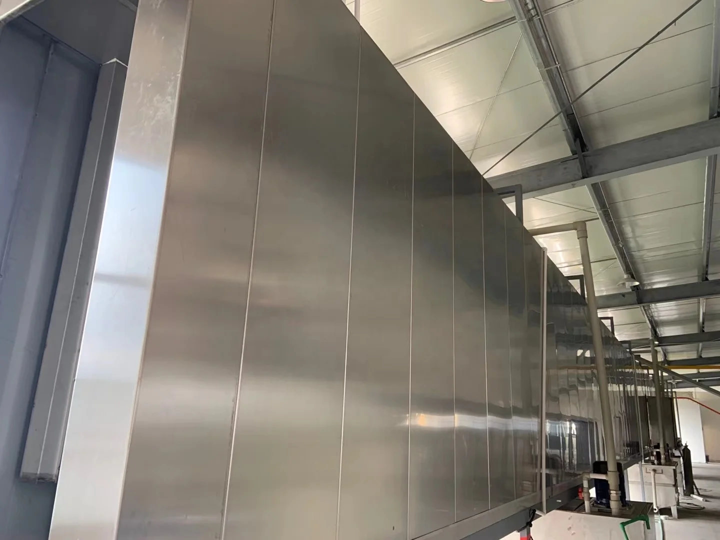 Powder Coating Metal Surface Treatment Overhead Conveyor Automatic Spray Tunnel System With 5 Stage Cleaning Dip